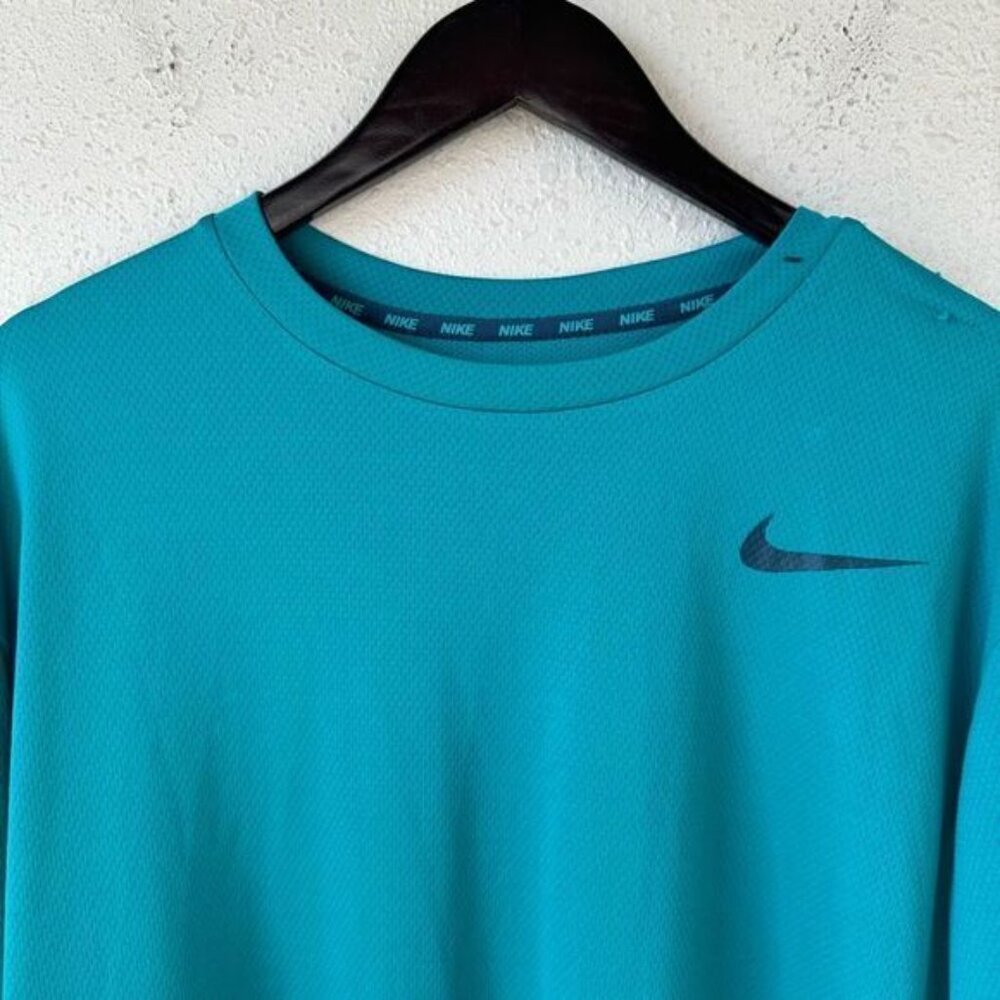 NWT Men’s Nike Dri-Fit Shirt - Picture 3 of 7